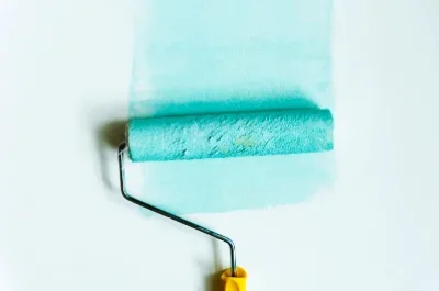 Peinture intérieure à Turriers — murs, plafonds et boiseries